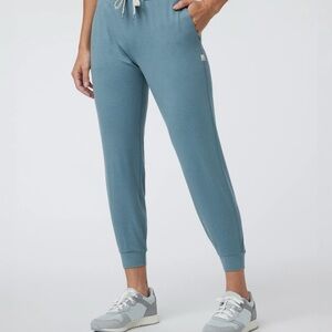 Vuori Performance jogger size Large in Smoke Blue Heather